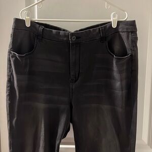LAST CHANCE! Item will be donated 1/16/25. 
Juniors Plus Black Denim Jeans